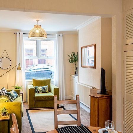 2 Bed, Up To 6 Guests Near Chester City Centre Exterior photo