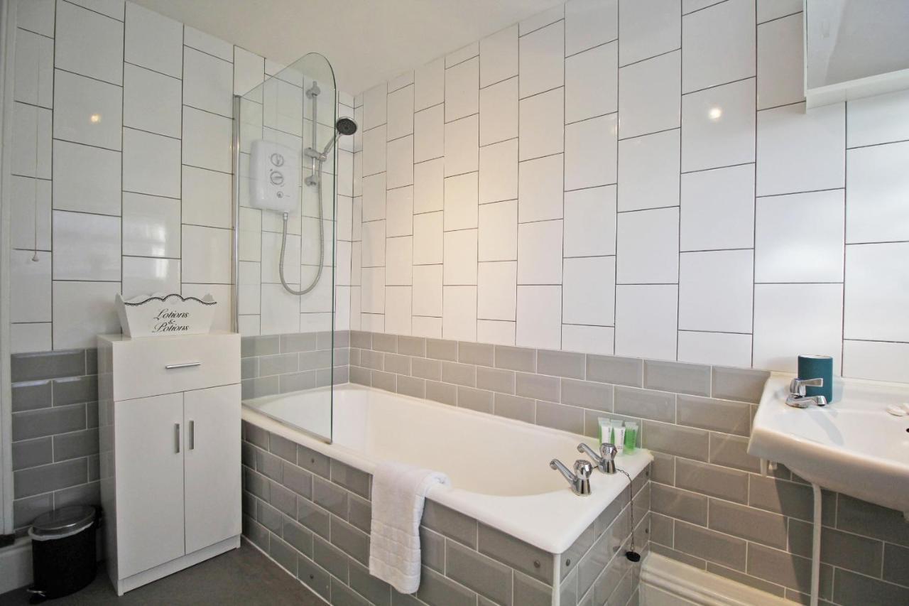 2 Bed, Up To 6 Guests Near Chester City Centre Exterior photo