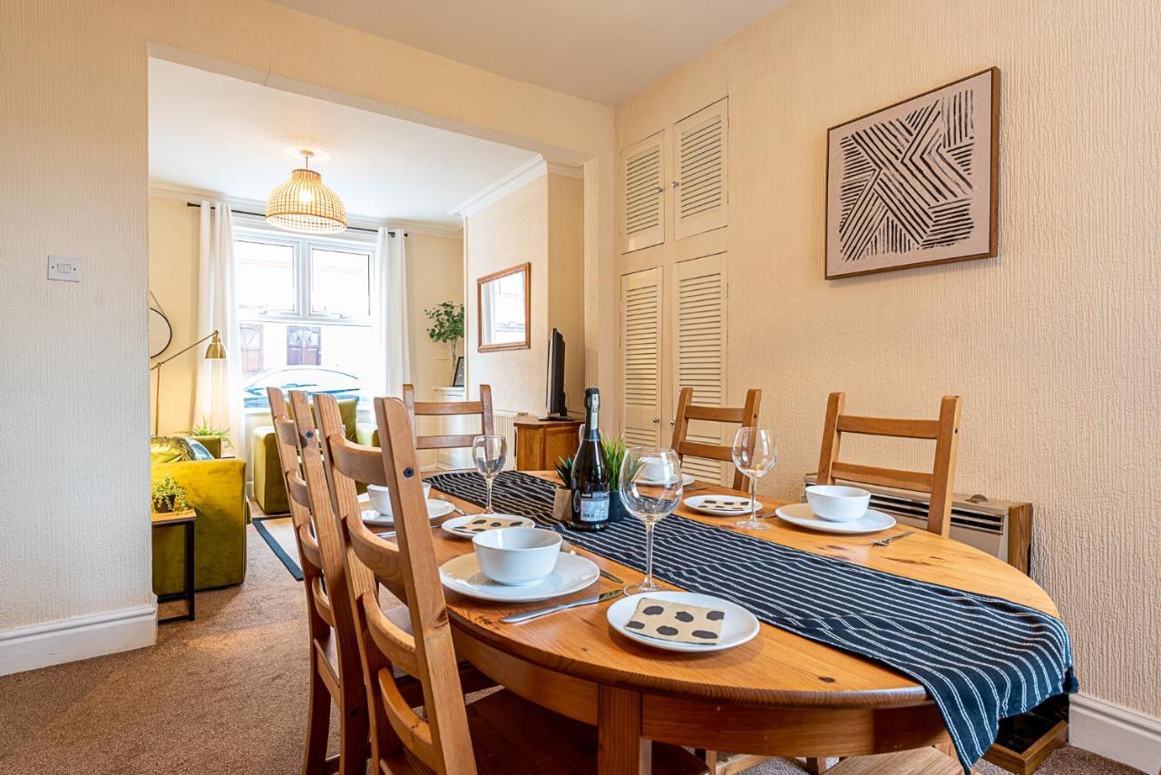 2 Bed, Up To 6 Guests Near Chester City Centre Exterior photo