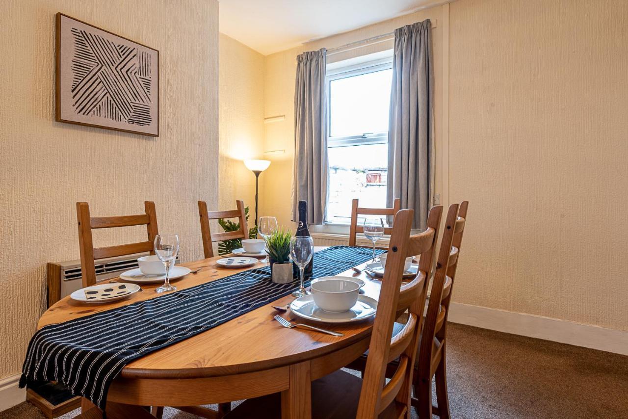 2 Bed, Up To 6 Guests Near Chester City Centre Exterior photo