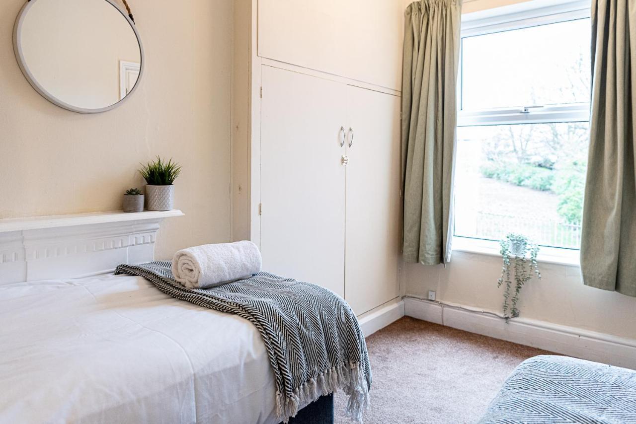 2 Bed, Up To 6 Guests Near Chester City Centre Exterior photo