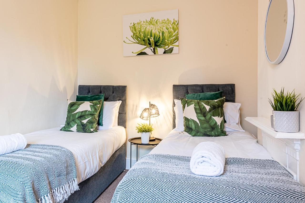2 Bed, Up To 6 Guests Near Chester City Centre Exterior photo